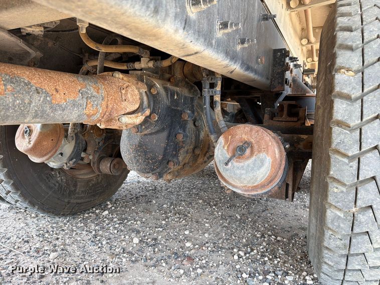 image for item EW8678 2013 Kenworth T800 feed delivery truck