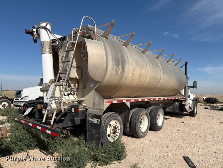 image for item EW8679 2017 Kenworth T880 feed delivery truck
