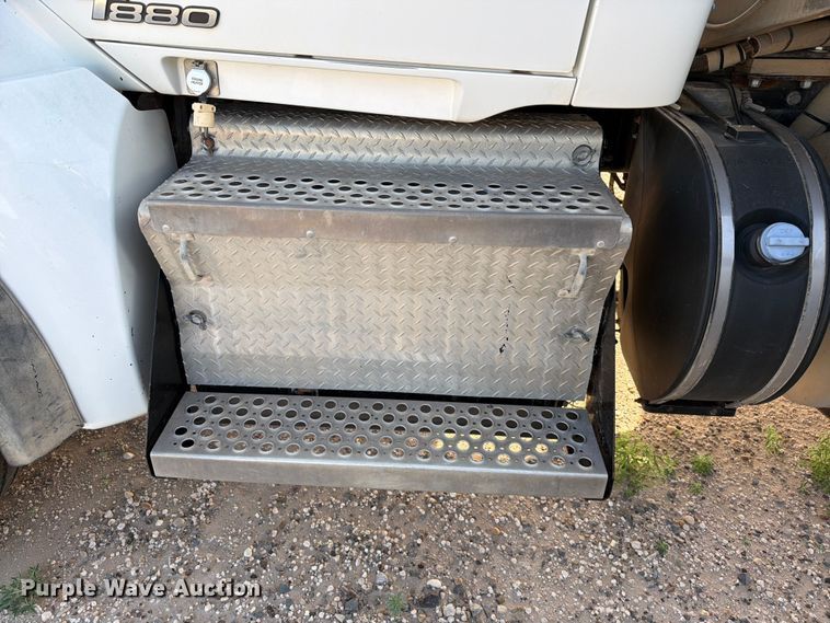 image for item EW8679 2017 Kenworth T880 feed delivery truck