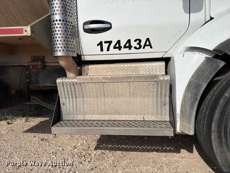 image for item EW8679 2017 Kenworth T880 feed delivery truck