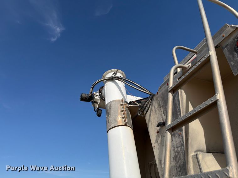 image for item EW8679 2017 Kenworth T880 feed delivery truck