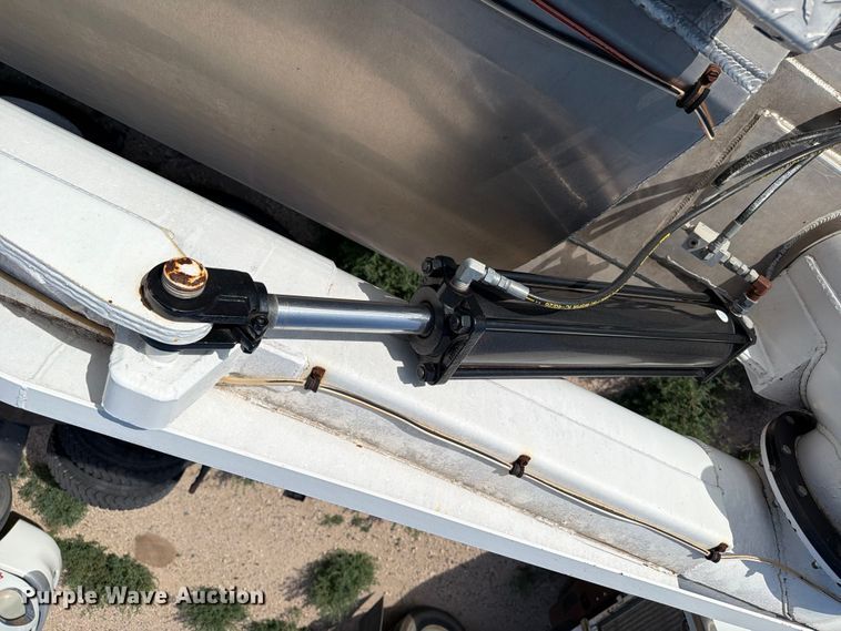 image for item EW8679 2017 Kenworth T880 feed delivery truck