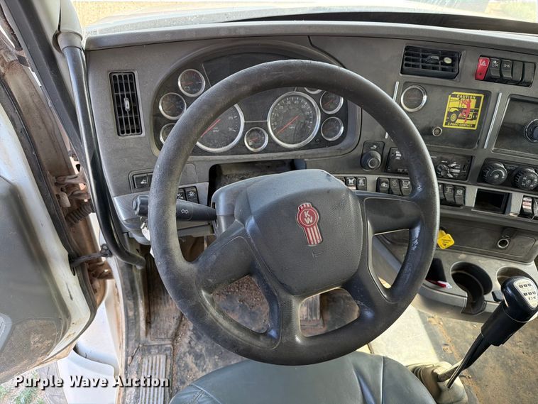 image for item EW8679 2017 Kenworth T880 feed delivery truck