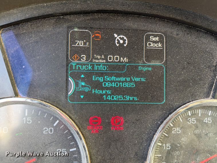 image for item EW8679 2017 Kenworth T880 feed delivery truck