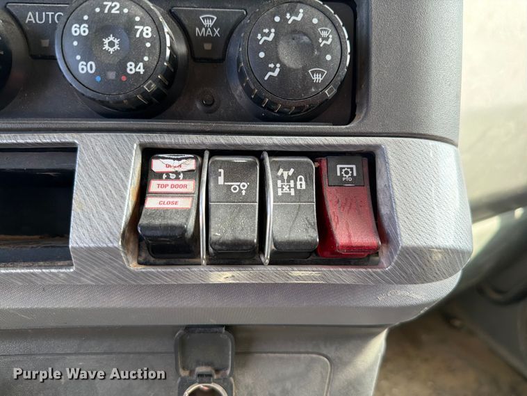 image for item EW8679 2017 Kenworth T880 feed delivery truck