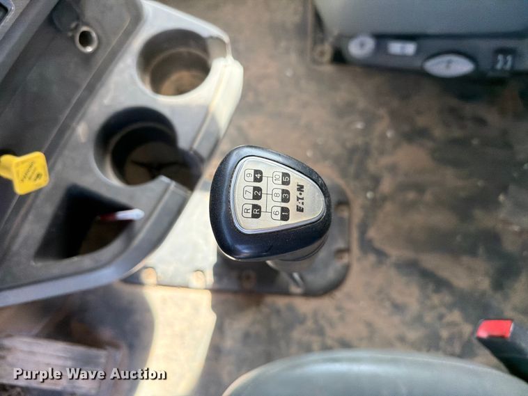 image for item EW8679 2017 Kenworth T880 feed delivery truck