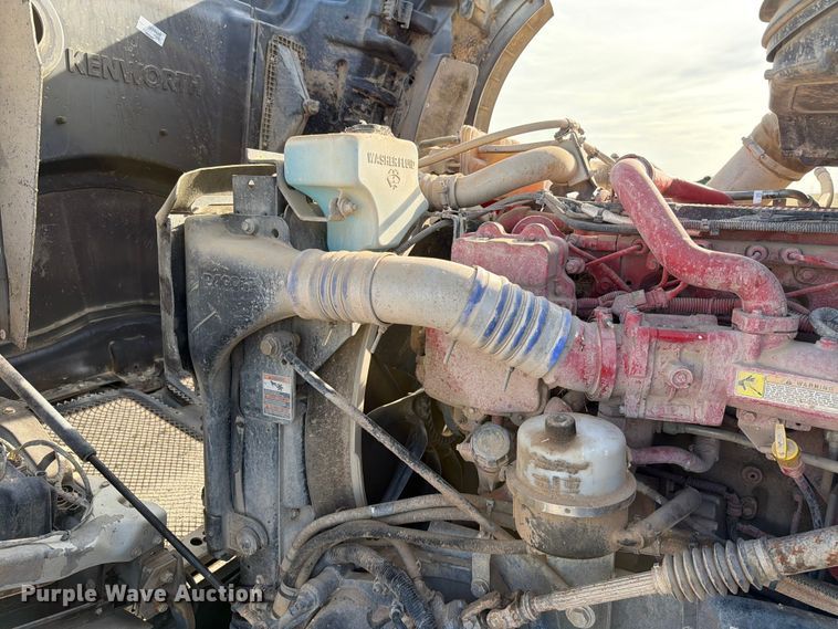 image for item EW8679 2017 Kenworth T880 feed delivery truck