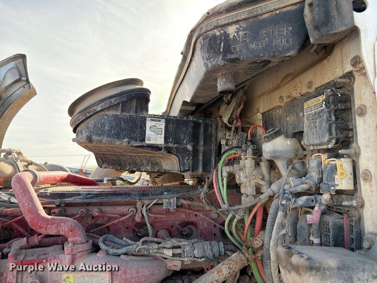 image for item EW8679 2017 Kenworth T880 feed delivery truck