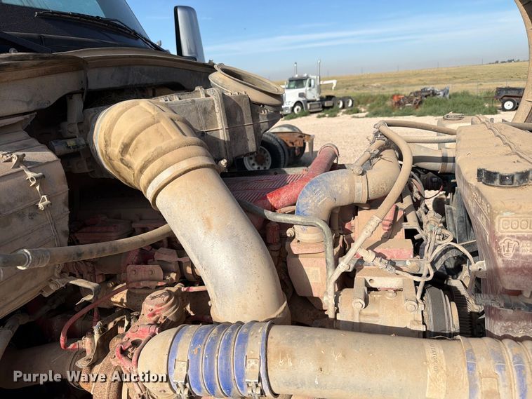 image for item EW8679 2017 Kenworth T880 feed delivery truck