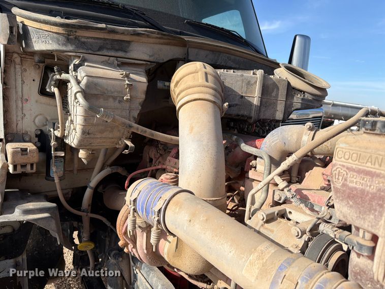 image for item EW8679 2017 Kenworth T880 feed delivery truck