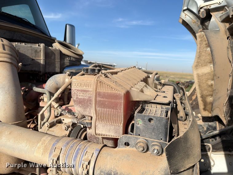 image for item EW8679 2017 Kenworth T880 feed delivery truck