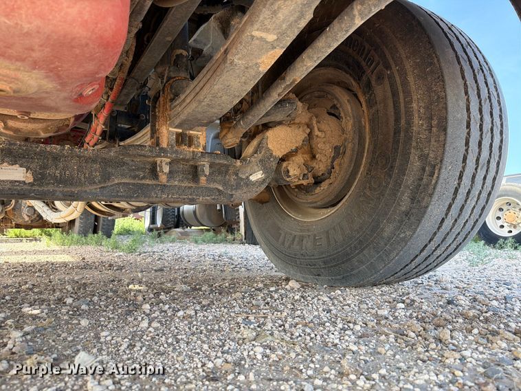 image for item EW8679 2017 Kenworth T880 feed delivery truck