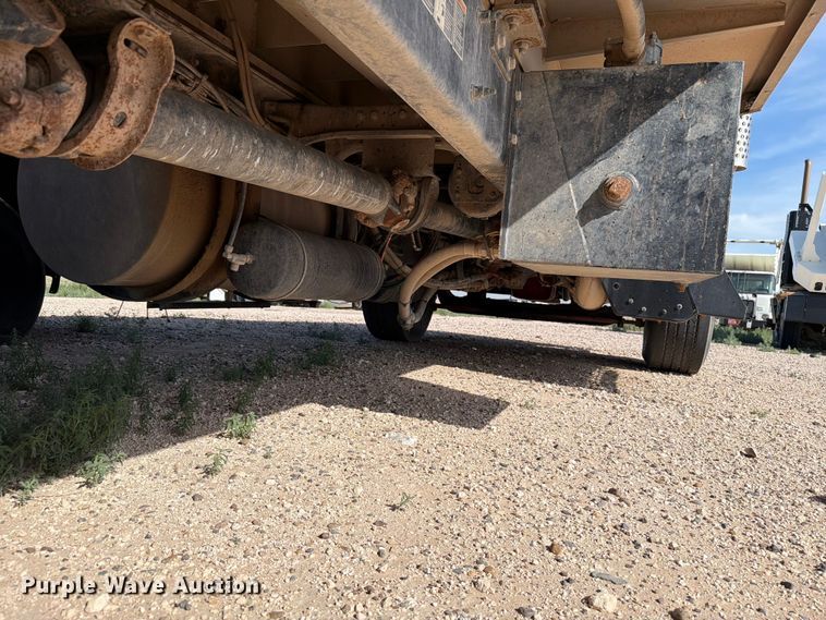 image for item EW8679 2017 Kenworth T880 feed delivery truck