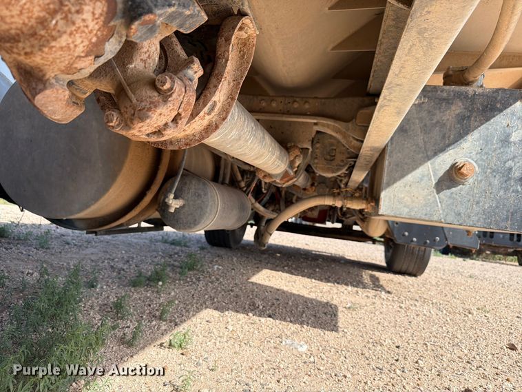 image for item EW8679 2017 Kenworth T880 feed delivery truck