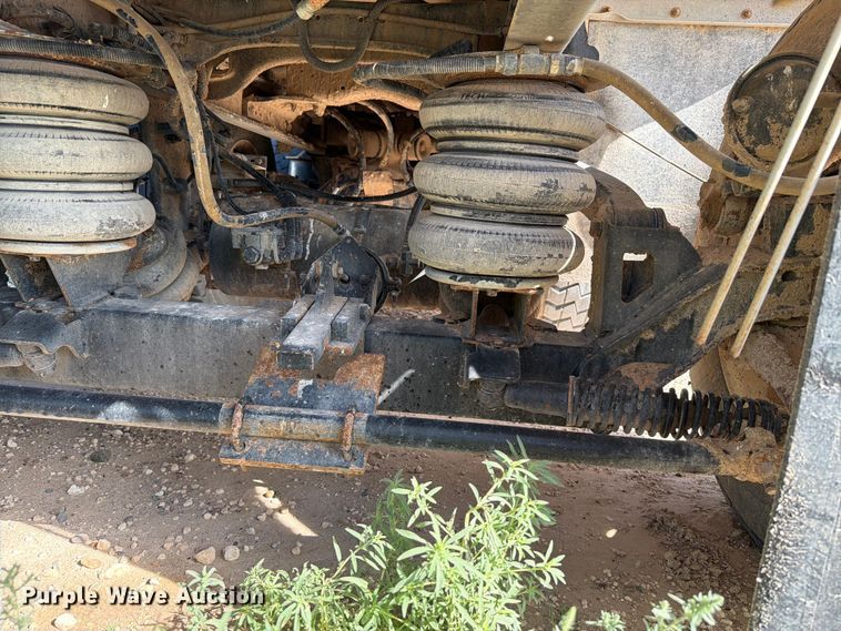 image for item EW8679 2017 Kenworth T880 feed delivery truck