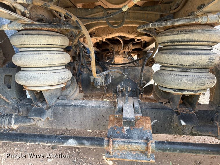 image for item EW8679 2017 Kenworth T880 feed delivery truck