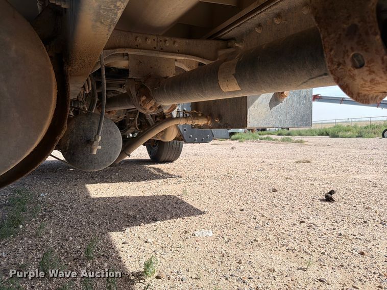 image for item EW8679 2017 Kenworth T880 feed delivery truck