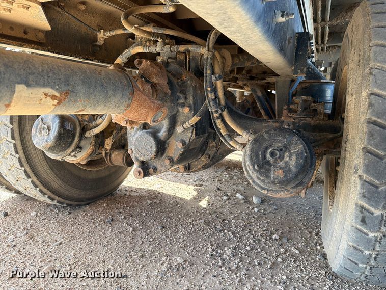 image for item EW8679 2017 Kenworth T880 feed delivery truck