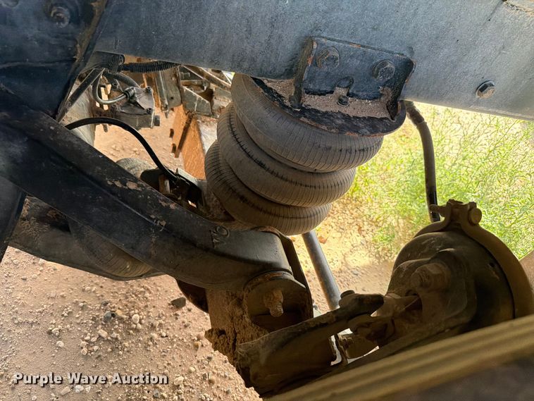 image for item EW8679 2017 Kenworth T880 feed delivery truck