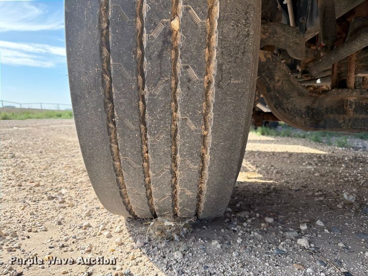 image for item EW8679 2017 Kenworth T880 feed delivery truck