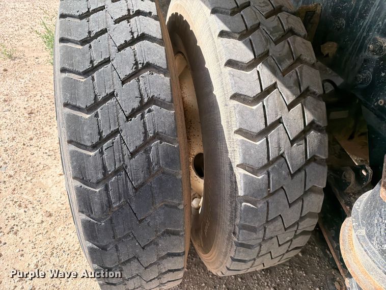 image for item EW8679 2017 Kenworth T880 feed delivery truck
