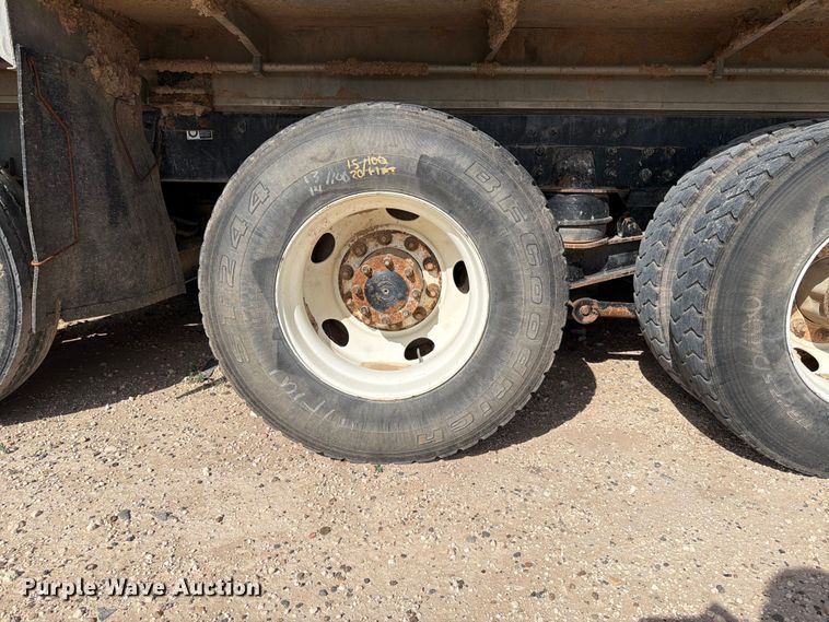 image for item EW8679 2017 Kenworth T880 feed delivery truck