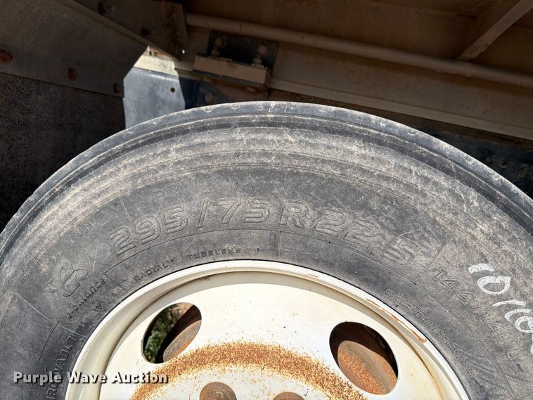 image for item EW8679 2017 Kenworth T880 feed delivery truck