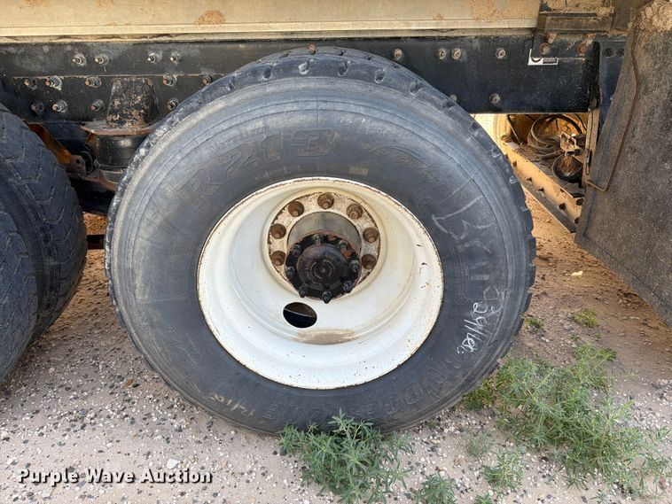 image for item EW8679 2017 Kenworth T880 feed delivery truck