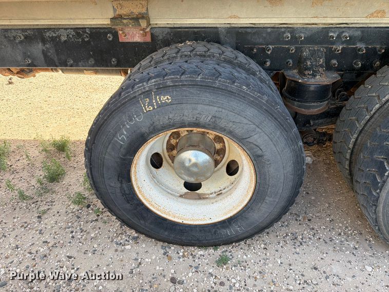 image for item EW8679 2017 Kenworth T880 feed delivery truck