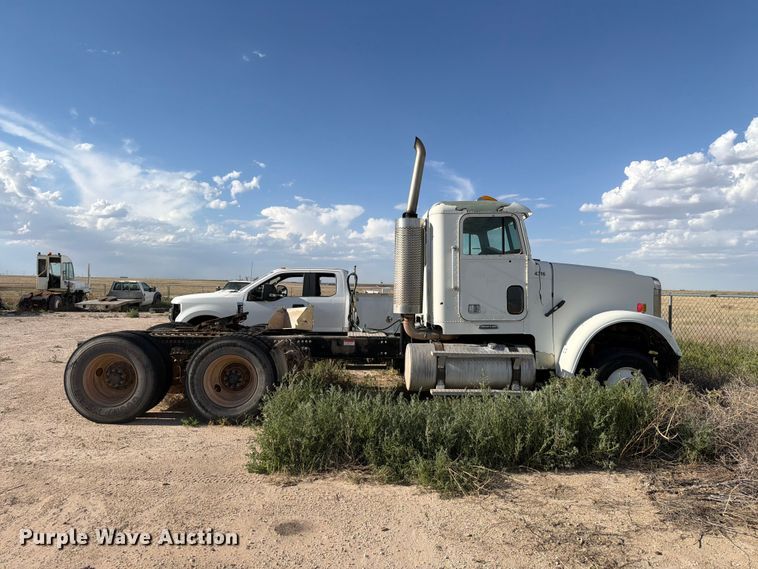 image for item EW8680 2007 Freightliner FLD120 semi truck