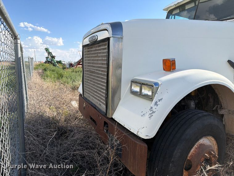 image for item EW8680 2007 Freightliner FLD120 semi truck