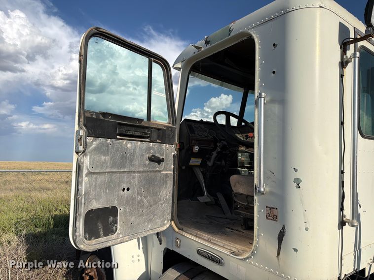 image for item EW8680 2007 Freightliner FLD120 semi truck