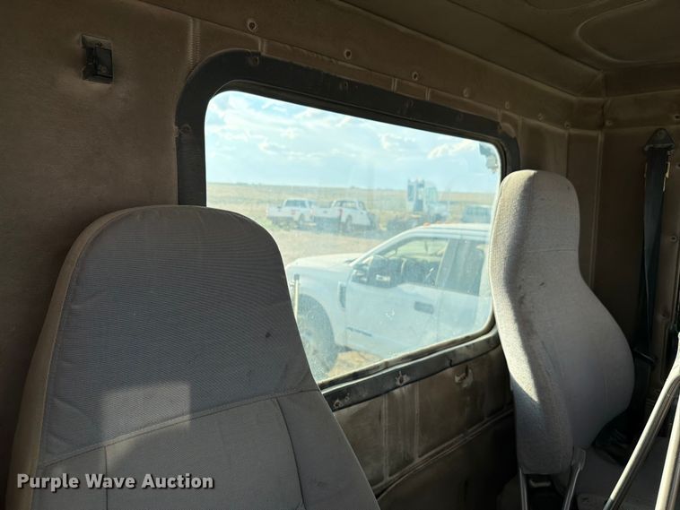 image for item EW8680 2007 Freightliner FLD120 semi truck