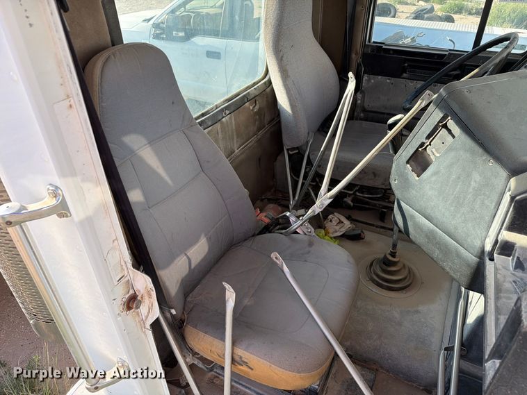 image for item EW8680 2007 Freightliner FLD120 semi truck