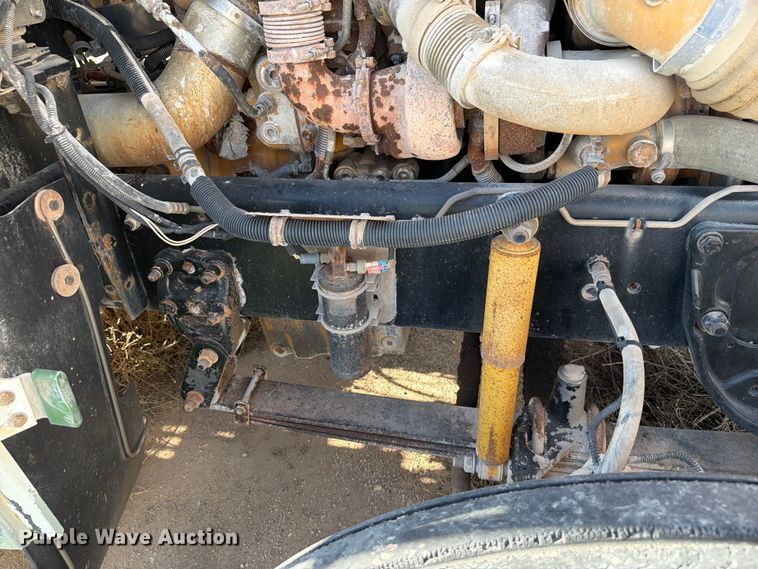 image for item EW8680 2007 Freightliner FLD120 semi truck