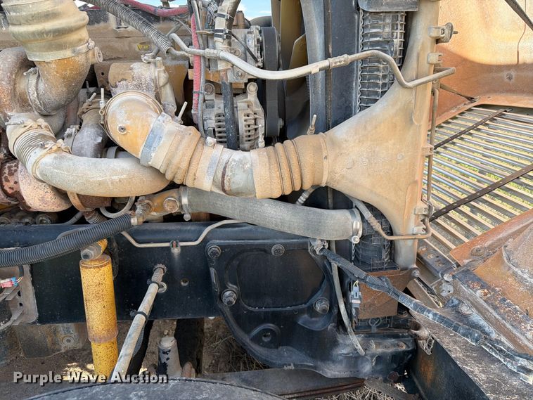 image for item EW8680 2007 Freightliner FLD120 semi truck