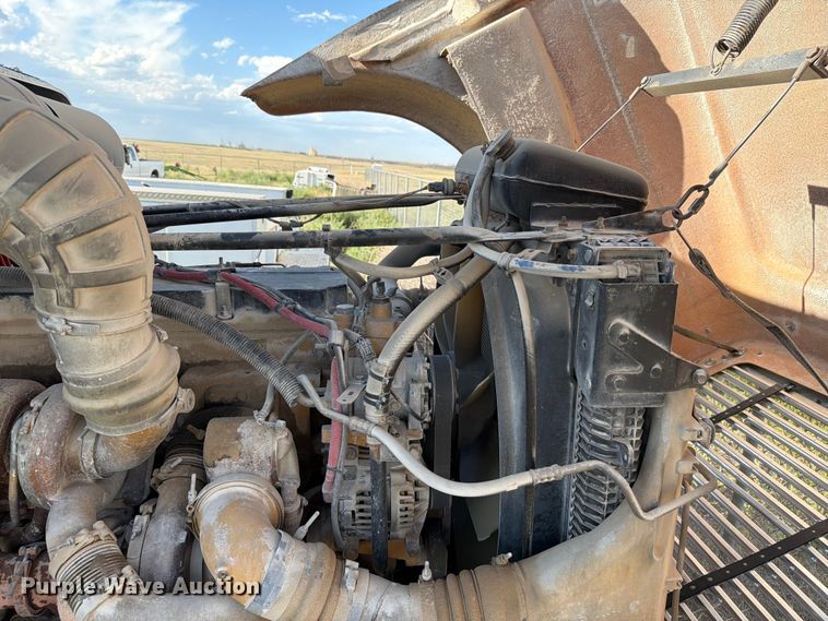 image for item EW8680 2007 Freightliner FLD120 semi truck