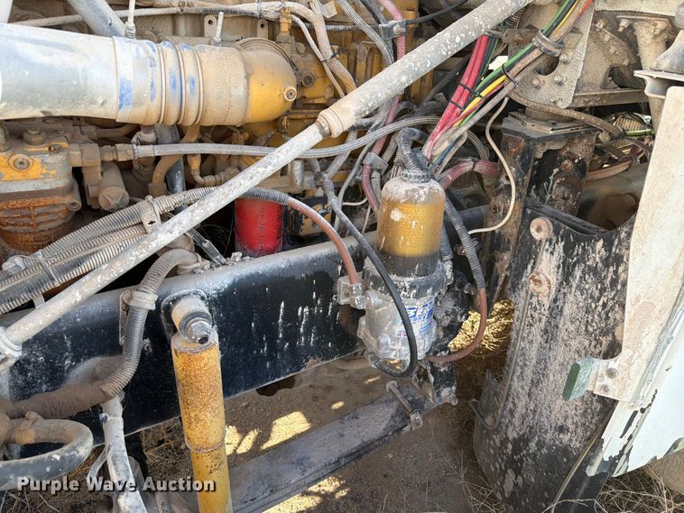 image for item EW8680 2007 Freightliner FLD120 semi truck