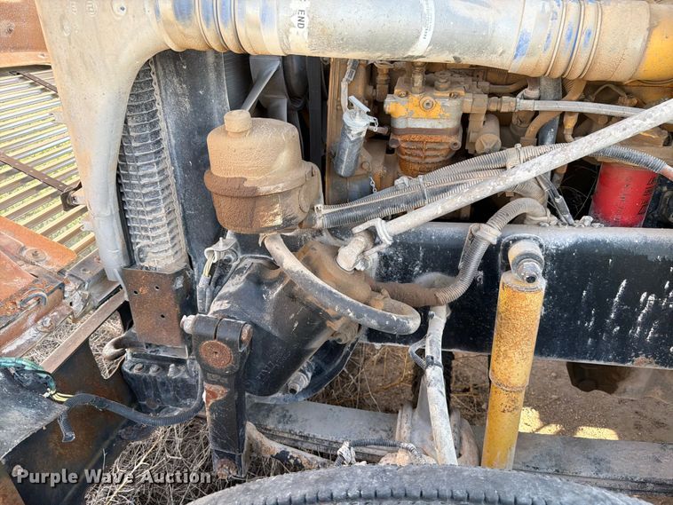 image for item EW8680 2007 Freightliner FLD120 semi truck