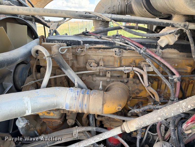 image for item EW8680 2007 Freightliner FLD120 semi truck