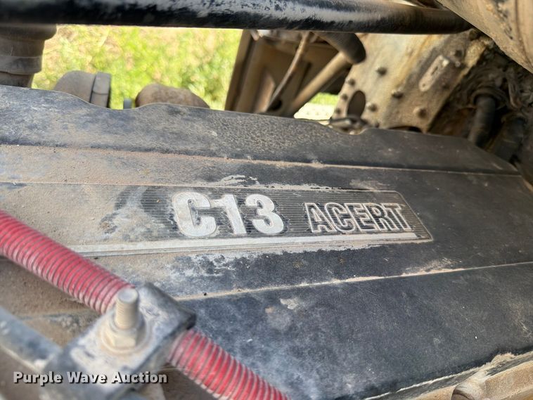 image for item EW8680 2007 Freightliner FLD120 semi truck