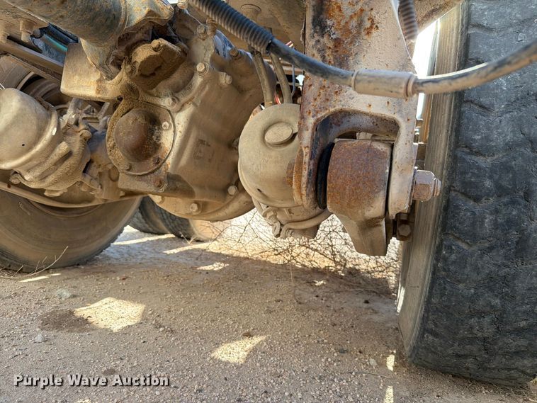 image for item EW8680 2007 Freightliner FLD120 semi truck