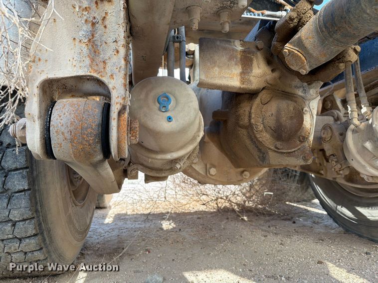 image for item EW8680 2007 Freightliner FLD120 semi truck