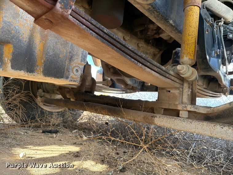 image for item EW8680 2007 Freightliner FLD120 semi truck