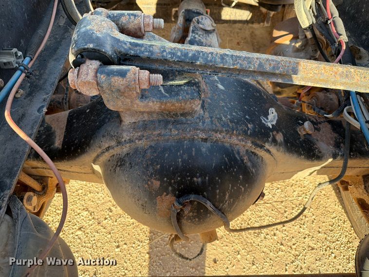 image for item EW8680 2007 Freightliner FLD120 semi truck