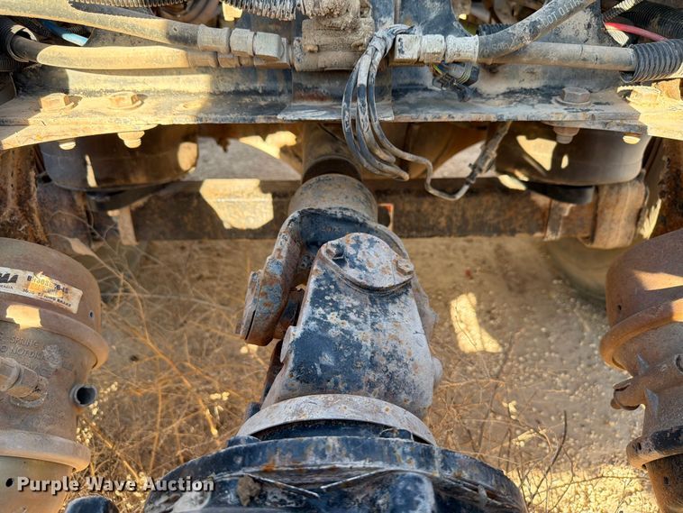 image for item EW8680 2007 Freightliner FLD120 semi truck