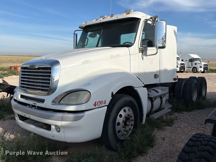 2013 Freightliner Columbia semi truck