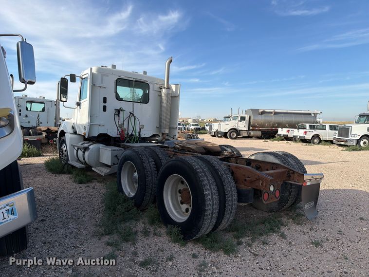 image for item EW8682 2013 Freightliner Columbia semi truck