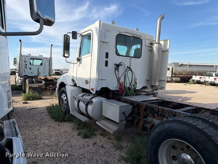 image for item EW8682 2013 Freightliner Columbia semi truck