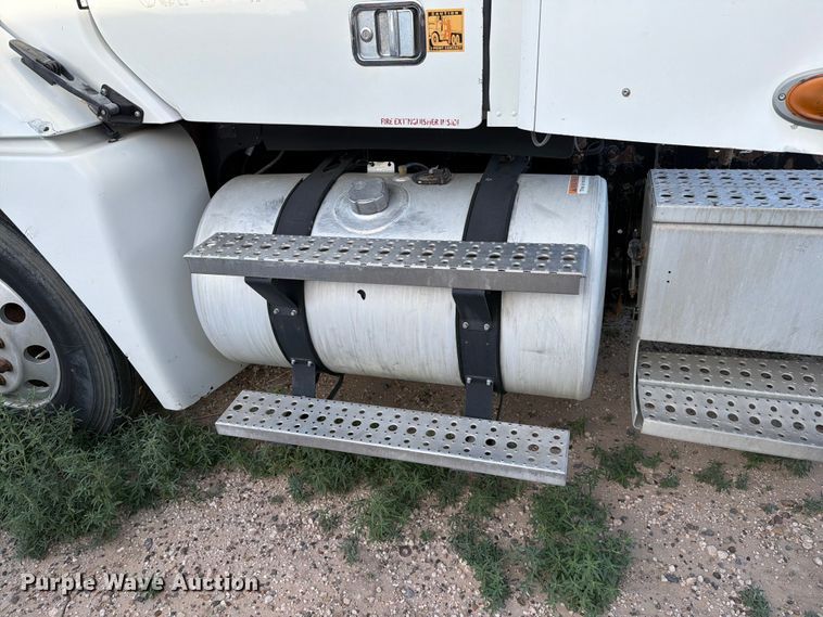 image for item EW8682 2013 Freightliner Columbia semi truck